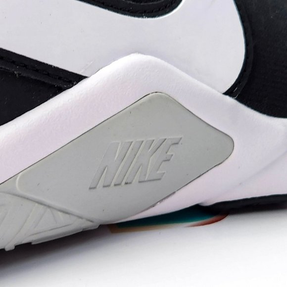 Nike Legend Essential 2 Women's  Athletic Black White Running Shoes CQ9545-001 - Picture 6 of 10